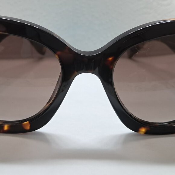 Marc Jacobs Accessories - Marc Jacobs Oversized Tortoise Polarized Sunglasses - NWOT